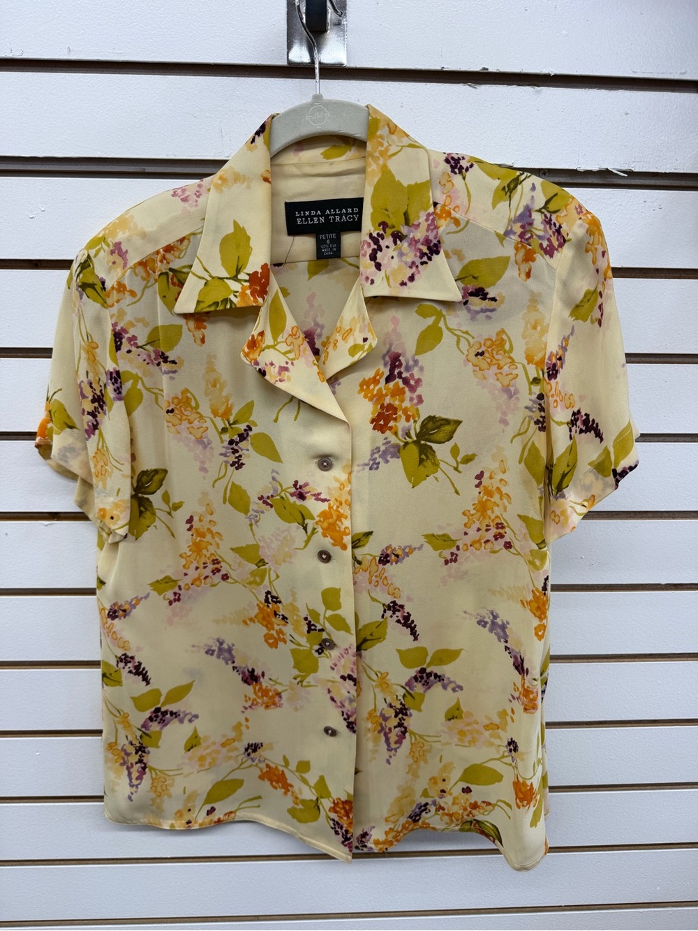 Ellen Tracy Petite Floral Button Front Blouse Short Sleeve Cream Size 6P
